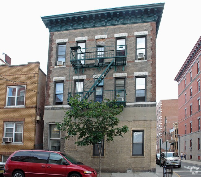 Building Photo - 900 Bergenline Ave