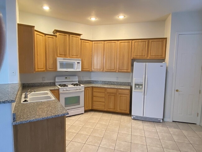 Foto del edificio - Beautiful Townhouse in Boulder City 232 MORGYN LANE #4