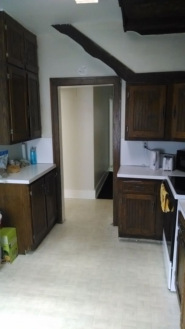 Foto del edificio - For Rent 4 Bedroom 1 Bath Field Club Row H...
