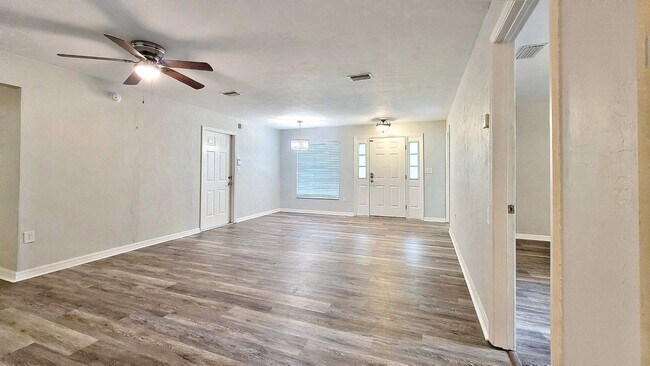 Foto del edificio - 3 Bedroom 2 Bath in Alachua City Limits