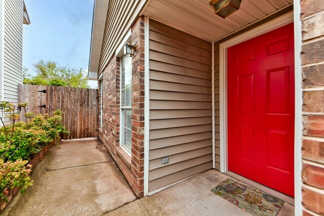 Foto del edificio - 917 Rambling Oaks Dr