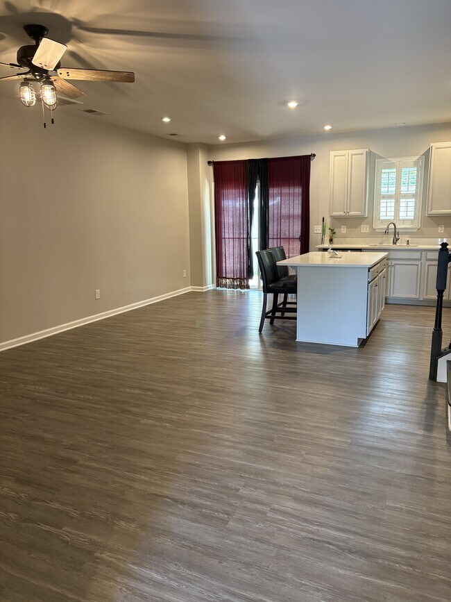 Foto del edificio - 133 Marthawood Ln