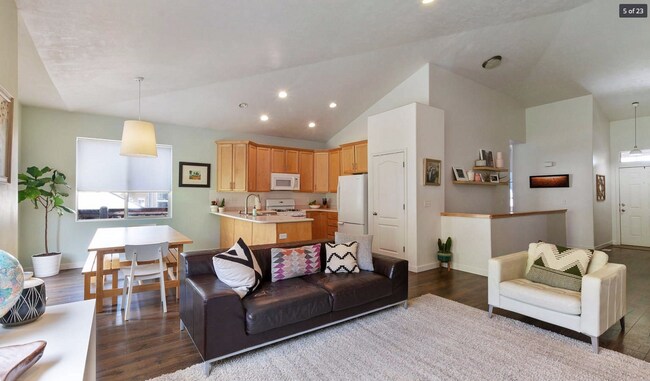 Foto del edificio - Beautiful Mountain Home for Rent in Suncrest – Utah County Side of Draper