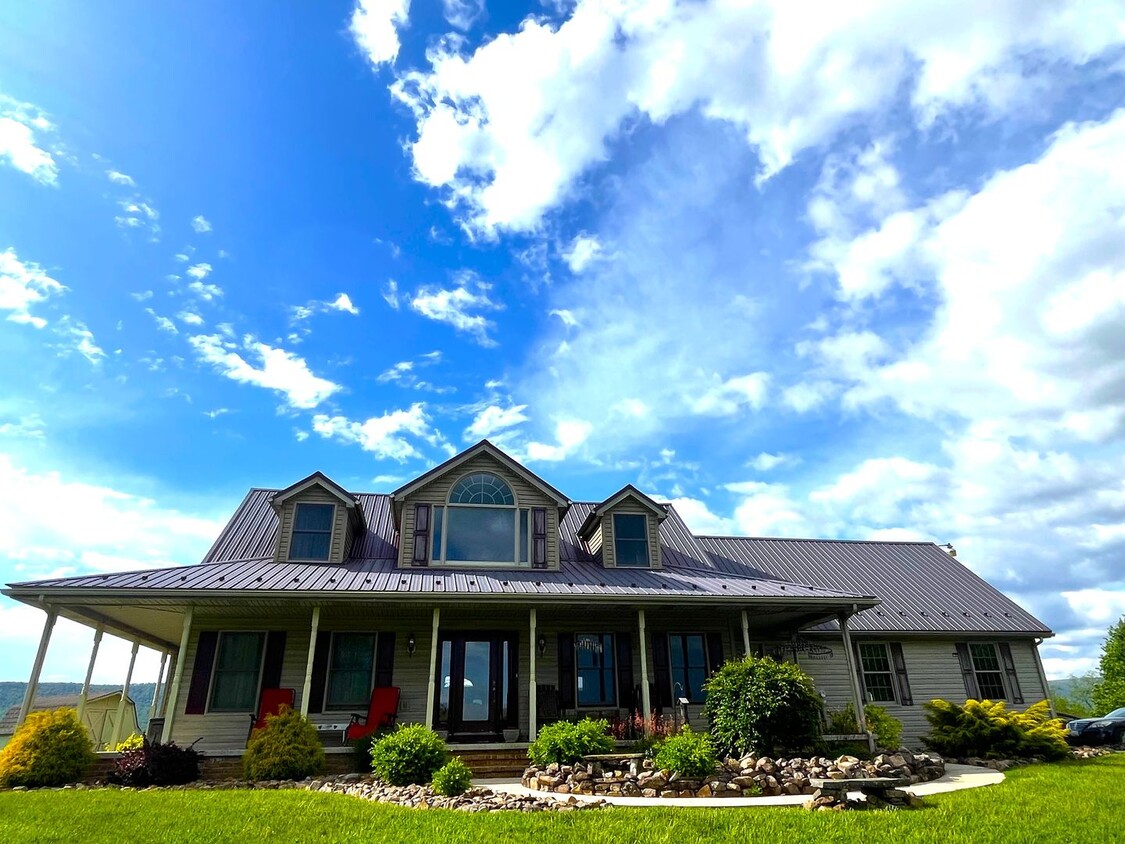 Primary Photo - Spacious 4BR/3.5BA Single Family Home on 2...