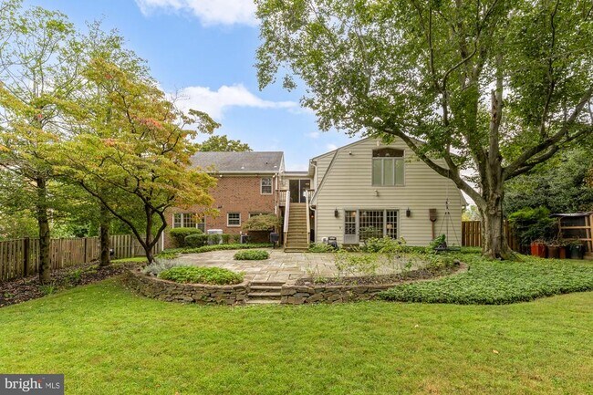 Building Photo - 11000 Rosemont Dr