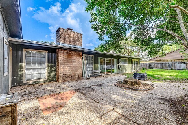 Foto del edificio - 5519 Burlinghall Dr