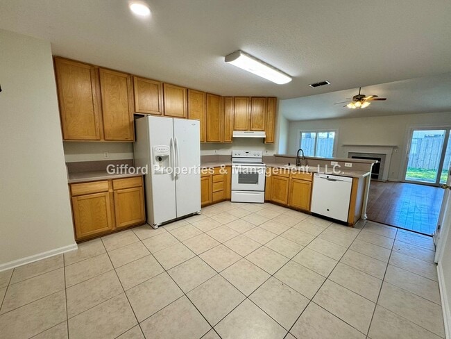 Building Photo - Beautiful 4 Bedroom / 2 Bathroom Harbor Winds Home w/ Solar Panels