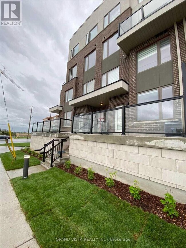 Photo du bâtiment - 1460-1460 Whites Rd N