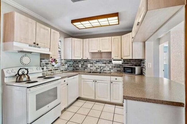 Building Photo - 4049 N Browning Dr