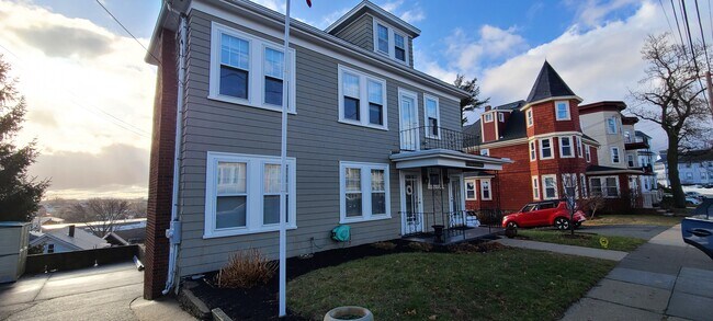 Building Photo - 90 Quincy Ave