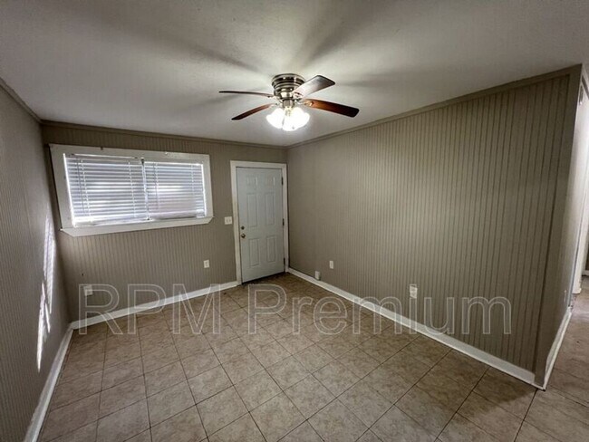 Foto del edificio - 5863 Denova St