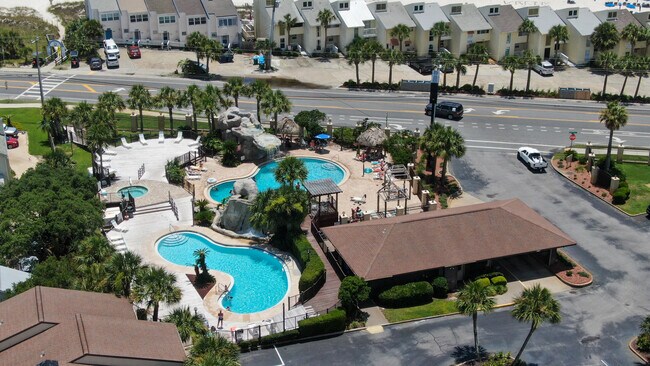 Foto del edificio - 17620 Front Beach Rd