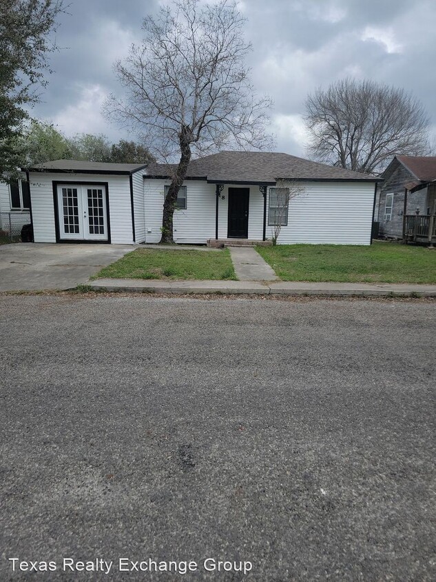 Primary Photo - 4 br, 2 bath House - 518 3rd St. Taft pit