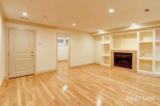 Building Photo - Professionally Managed, 3BD/2BA  Condo in ...