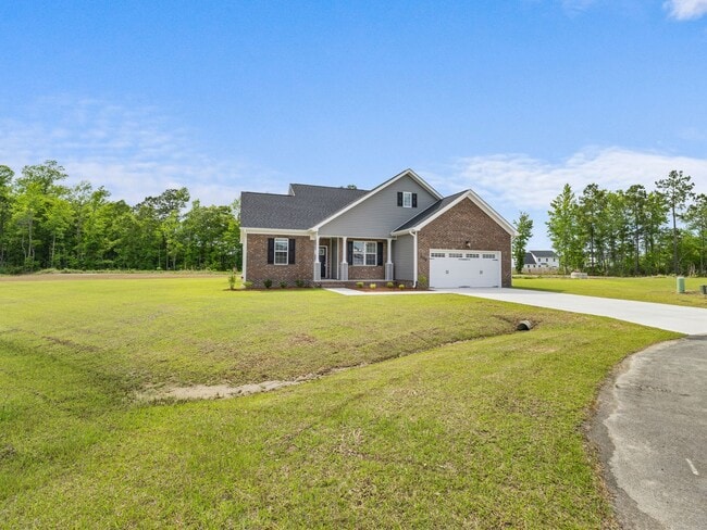 Building Photo - Towne Pointe Beauty!