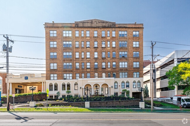 Foto del edificio - Mayflower Apartments