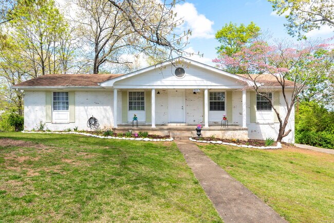 Building Photo - 4617 Cloverdale Loop