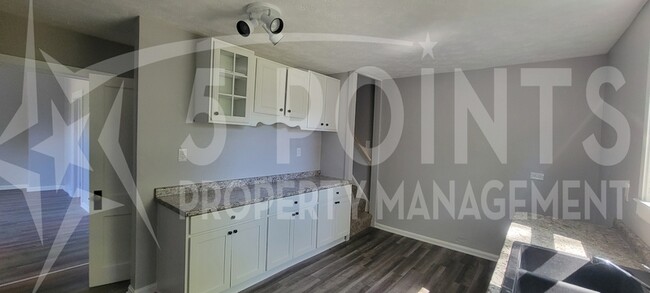 Building Photo - 3601 E 57th St