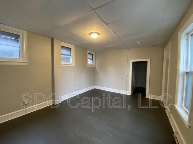 Foto del edificio - 120 Lincoln Way W