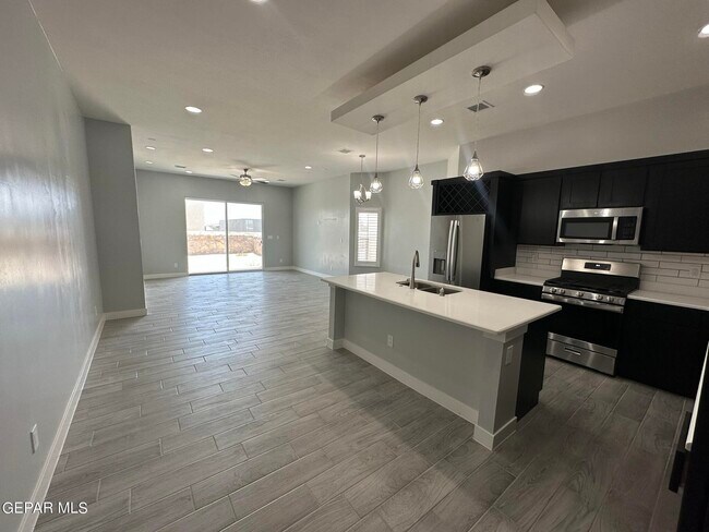 Building Photo - 13138 Emerald Isle St