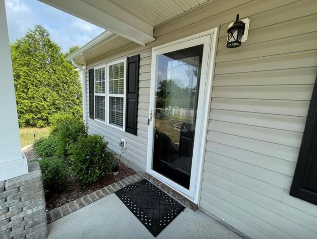 Building Photo - FURNISHED MONTHLY RENTAL-AVAILABLE MAY-JUN...