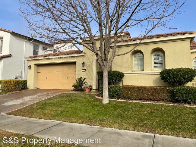 Building Photo - 4 br, 3.5 bath House - 550 Lentini Way