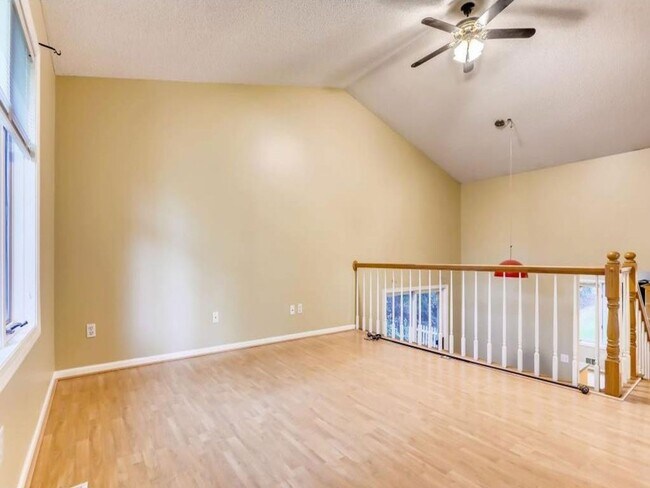 Foto del edificio - Freshly Redone 4 Bedroom, Primary Suite w/...