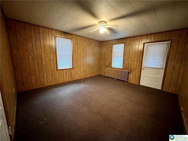 Foto del edificio - 351 Lehigh Ave