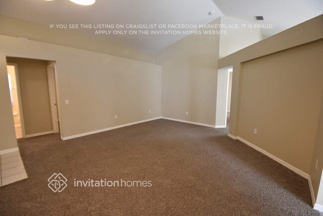 Foto del edificio - 6939 Crown Lake Dr