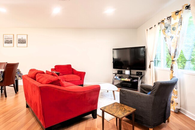 Salón - 5 Beaver Brook Dr