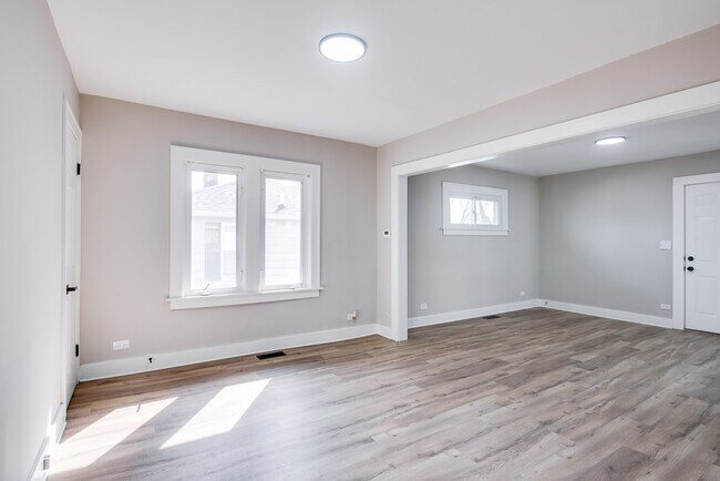 Foto del edificio - 1520 N Prairie Ave