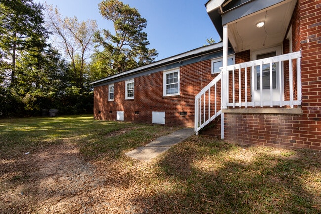Building Photo - 3427 Meredith Ave