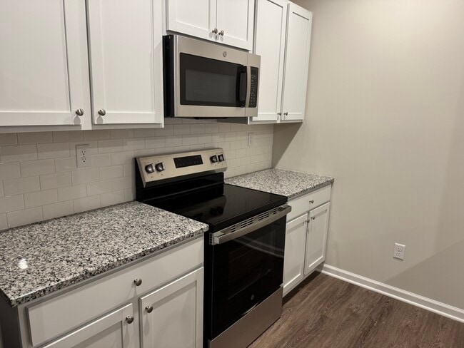 Building Photo - 205 Cherry Way