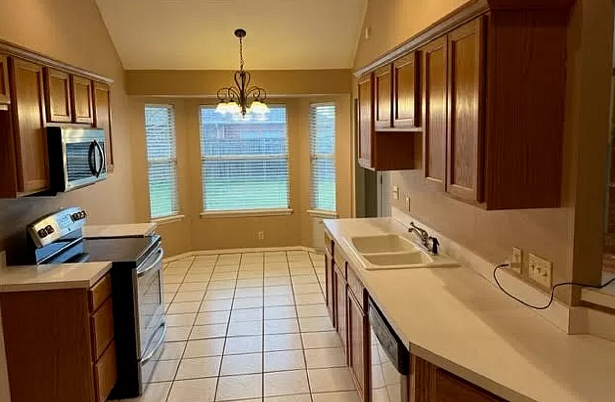 Foto del edificio - Spacious 3BD/2BTH In Yukon