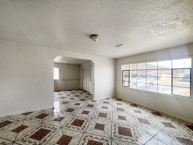 Building Photo - 2703 North Acres