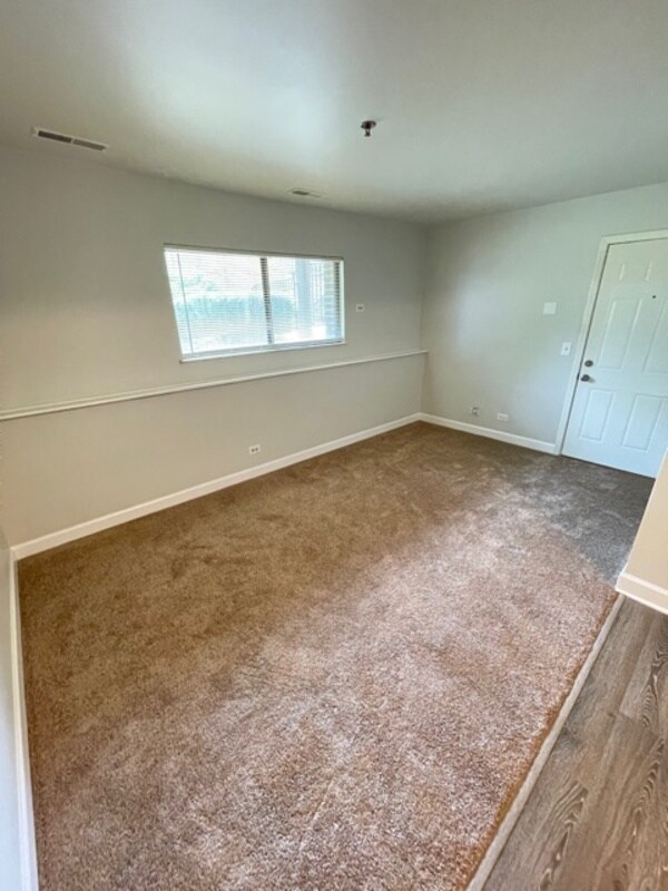 Primary Photo - 934 W Rollins Rd