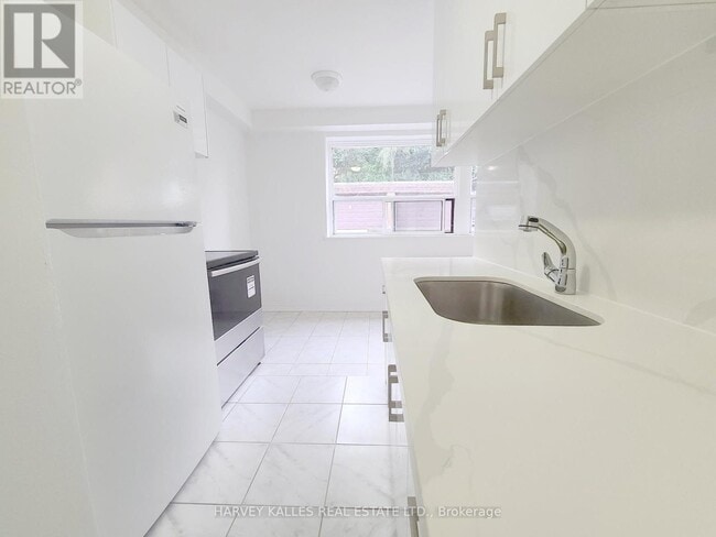 Building Photo - 4-4 Greenbrook Dr