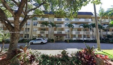 Building Photo - 1800 Sans Souci Blvd