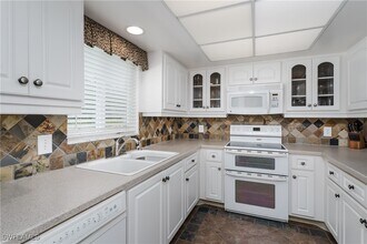 Building Photo - 5515 Rattlesnake Hammock Rd