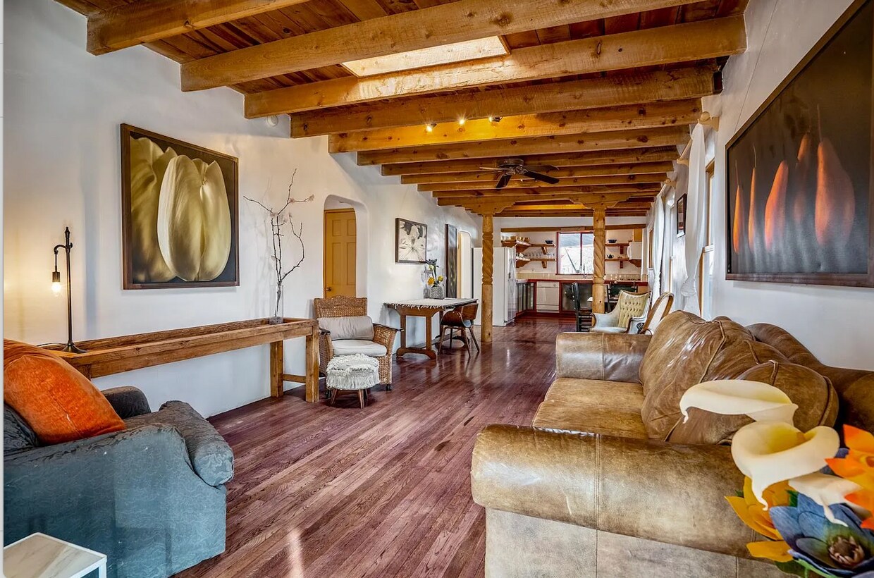 Foto principal - 901 Dunlap St