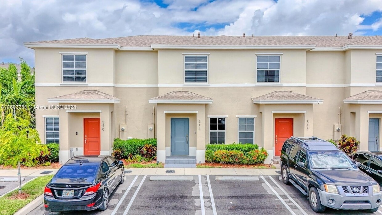 Foto principal - 544 NE 4th St