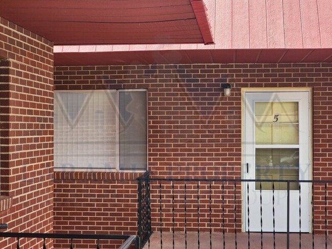 Building Photo - 702 Downey St
