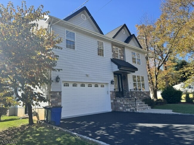 Foto del edificio - 9 Spalding Dr