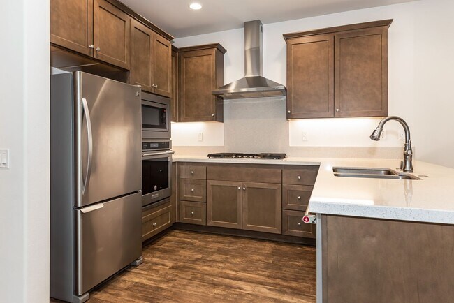 Foto del edificio - Village at Los Carneros 5 bdrm / 3 bth Home w/ 2-Car Garage and AC!