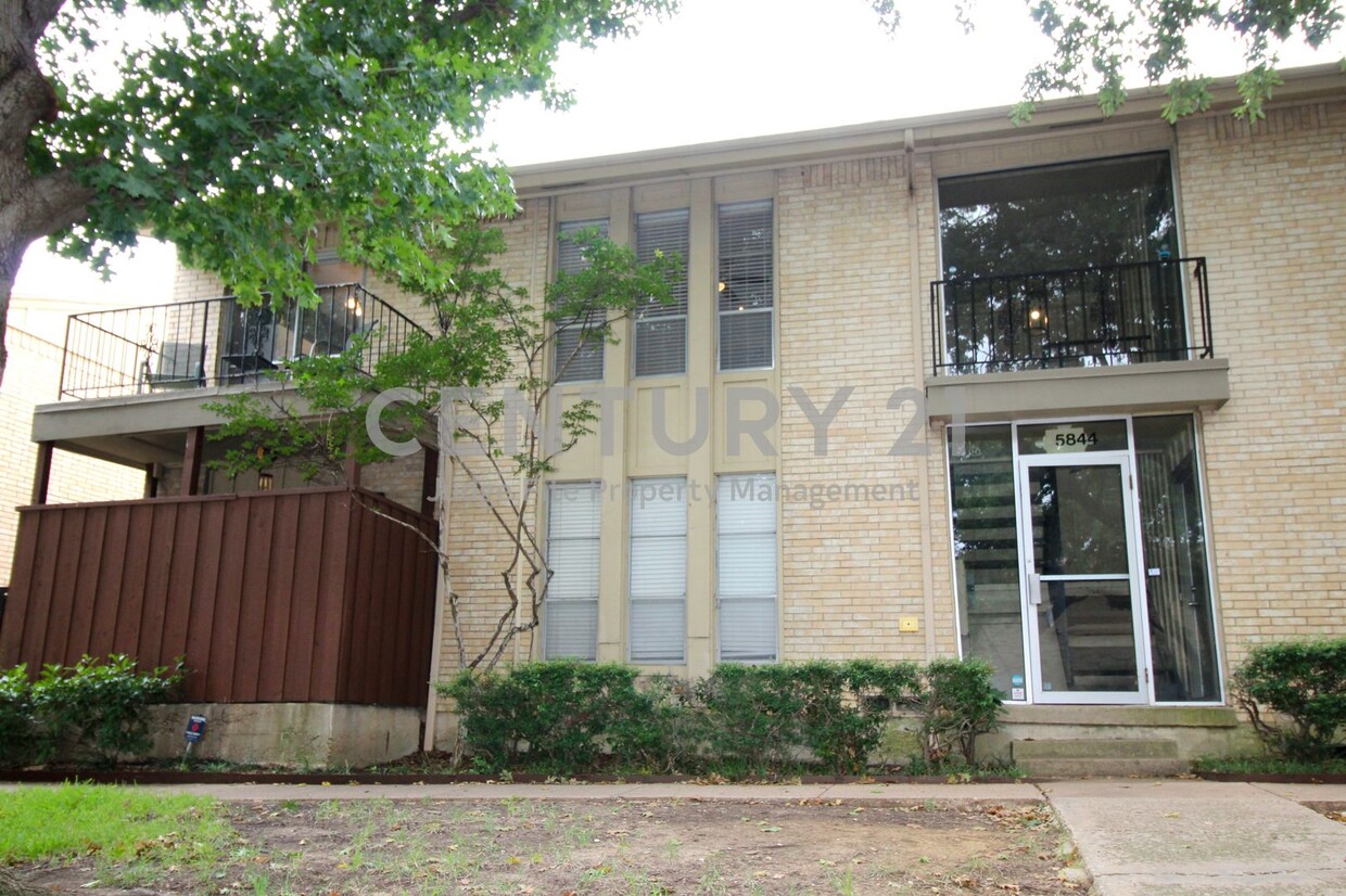 Primary Photo - Updated 2/2 Condo in Great North Dallas Lo...