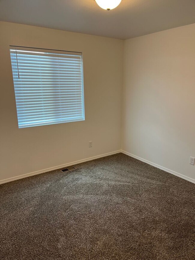 Foto del edificio - 4 Bedroom Home in Park Orchard Neighborhood