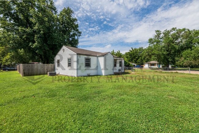 Building Photo - 301 Lamar Ct