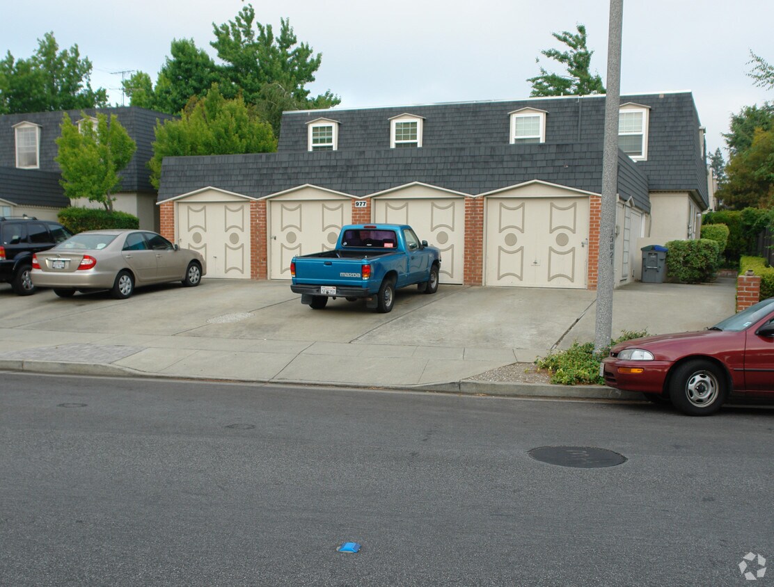 Primary Photo - 977 Mangrove Ave
