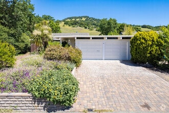Building Photo - 81 Sotelo Way