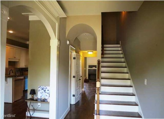 Building Photo - 3 br, 3.5 bath Townhome - 1338 Essex Manor...